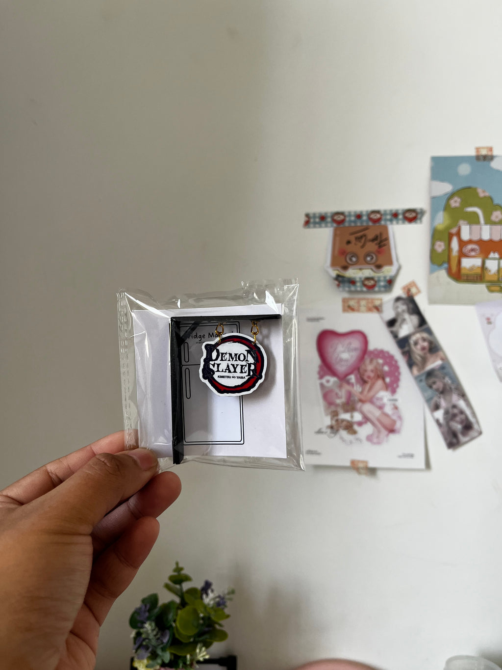 Hanging signboard fridge magnets