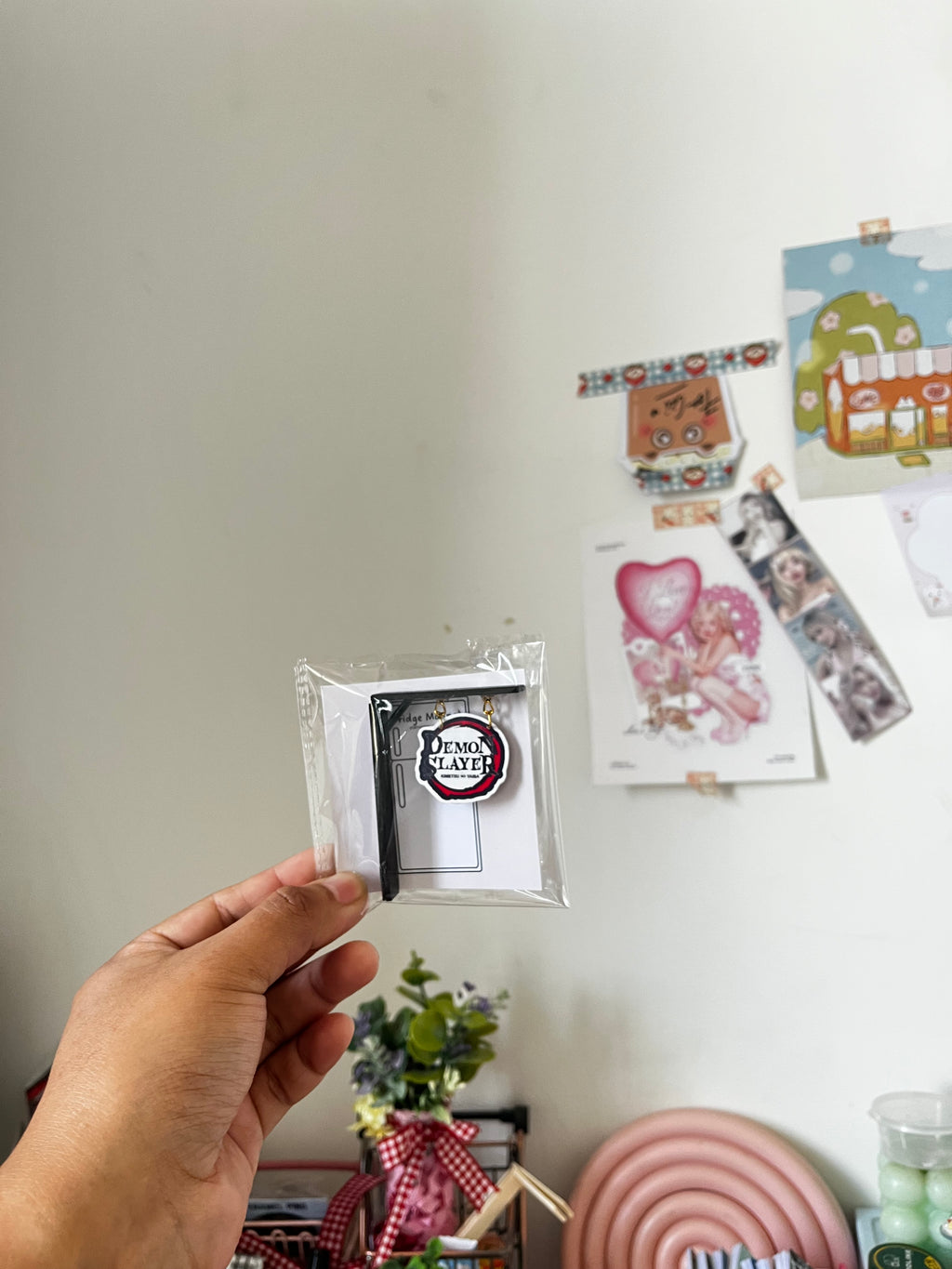 Hanging signboard fridge magnets