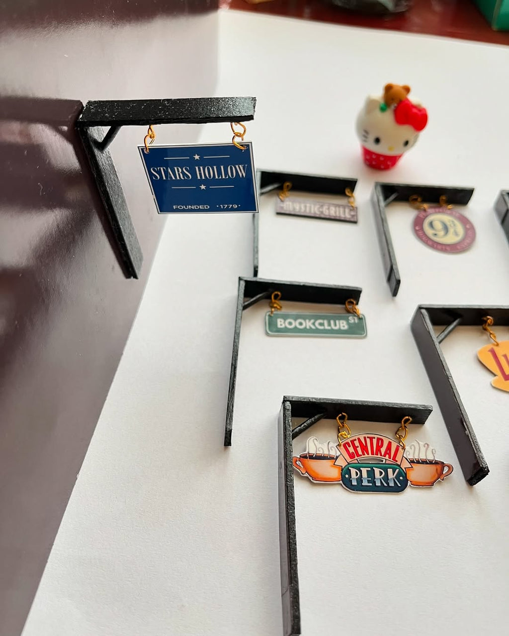 Hanging signboard fridge magnets