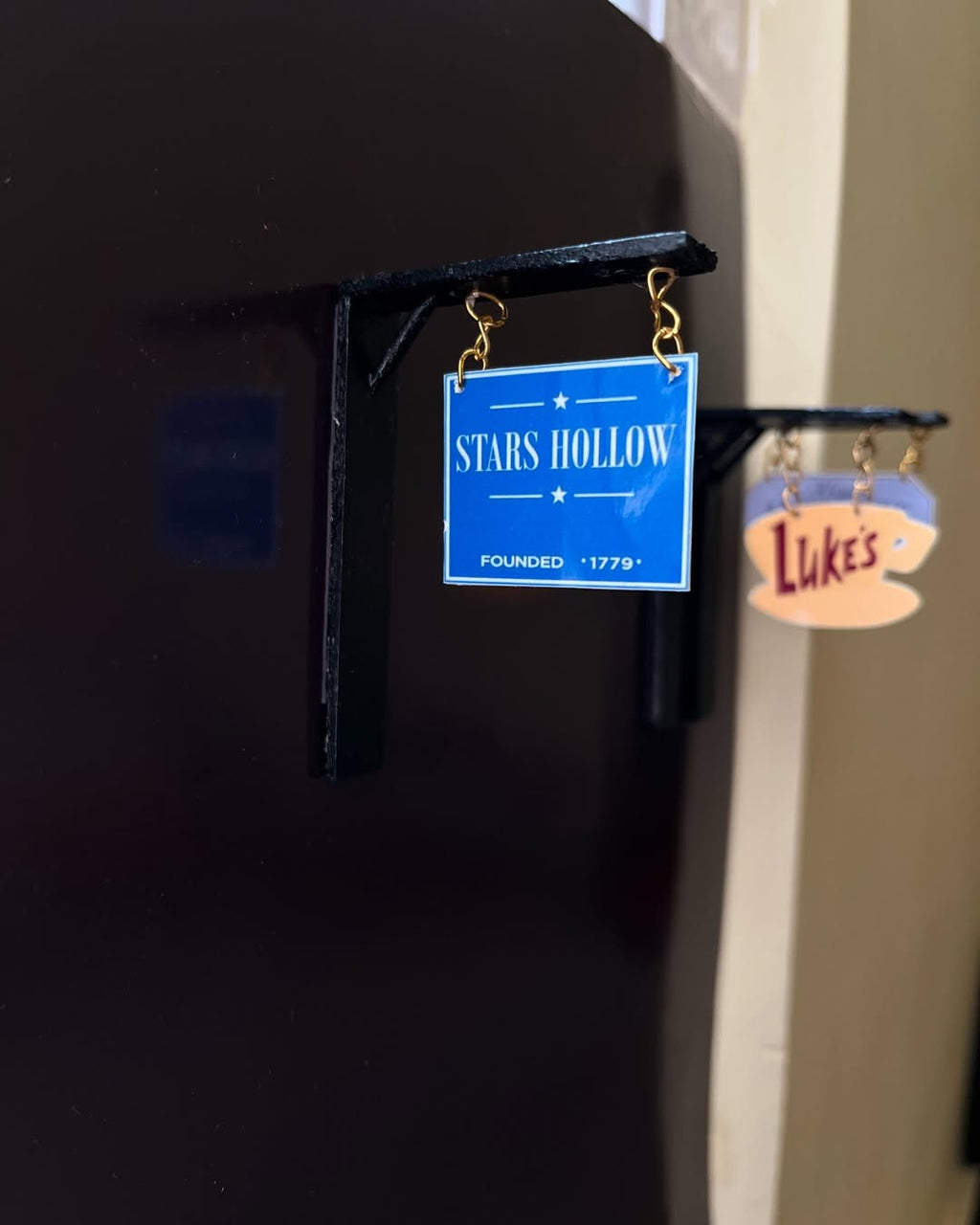 Hanging signboard fridge magnets