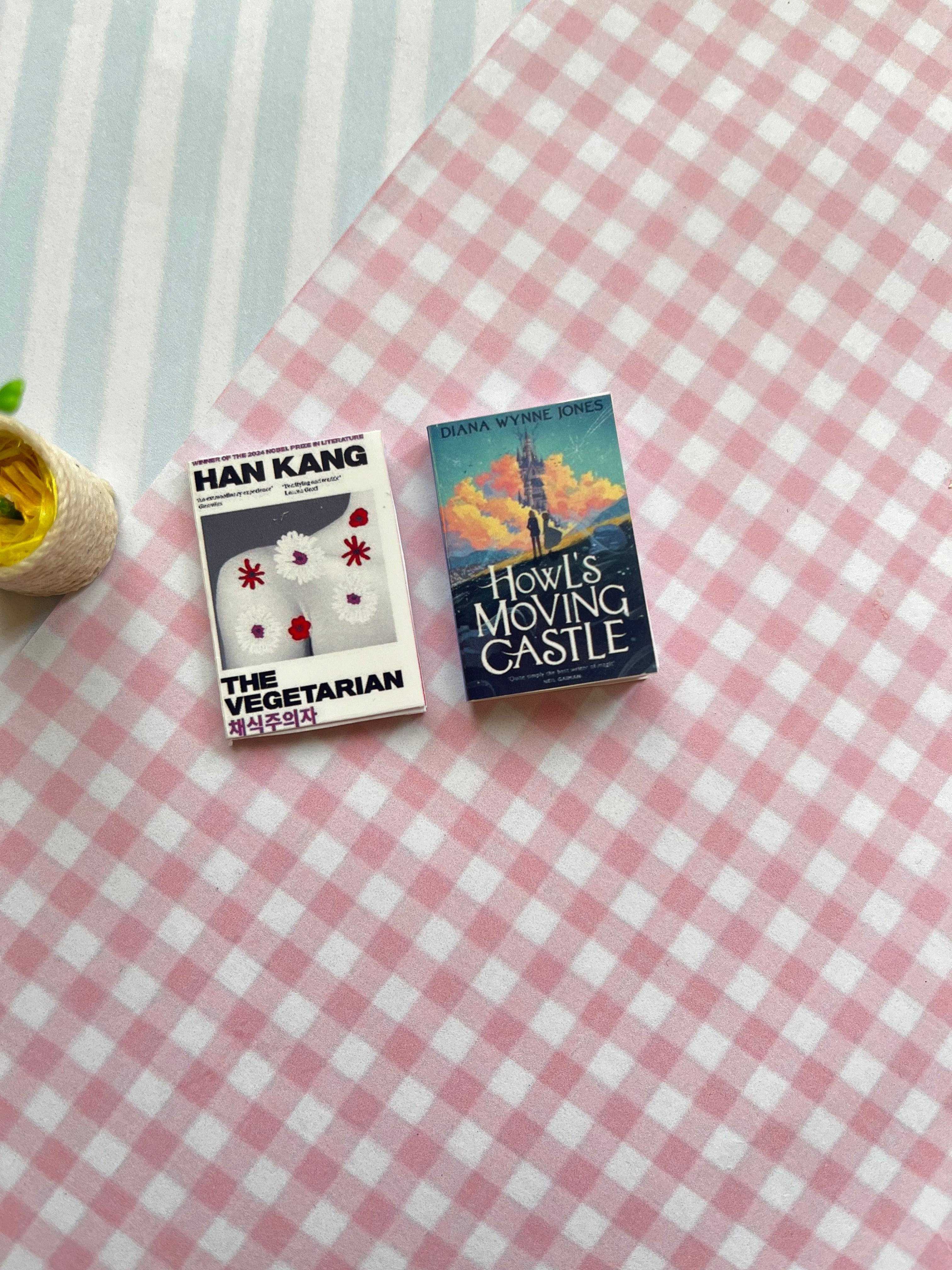 Mini book magnets